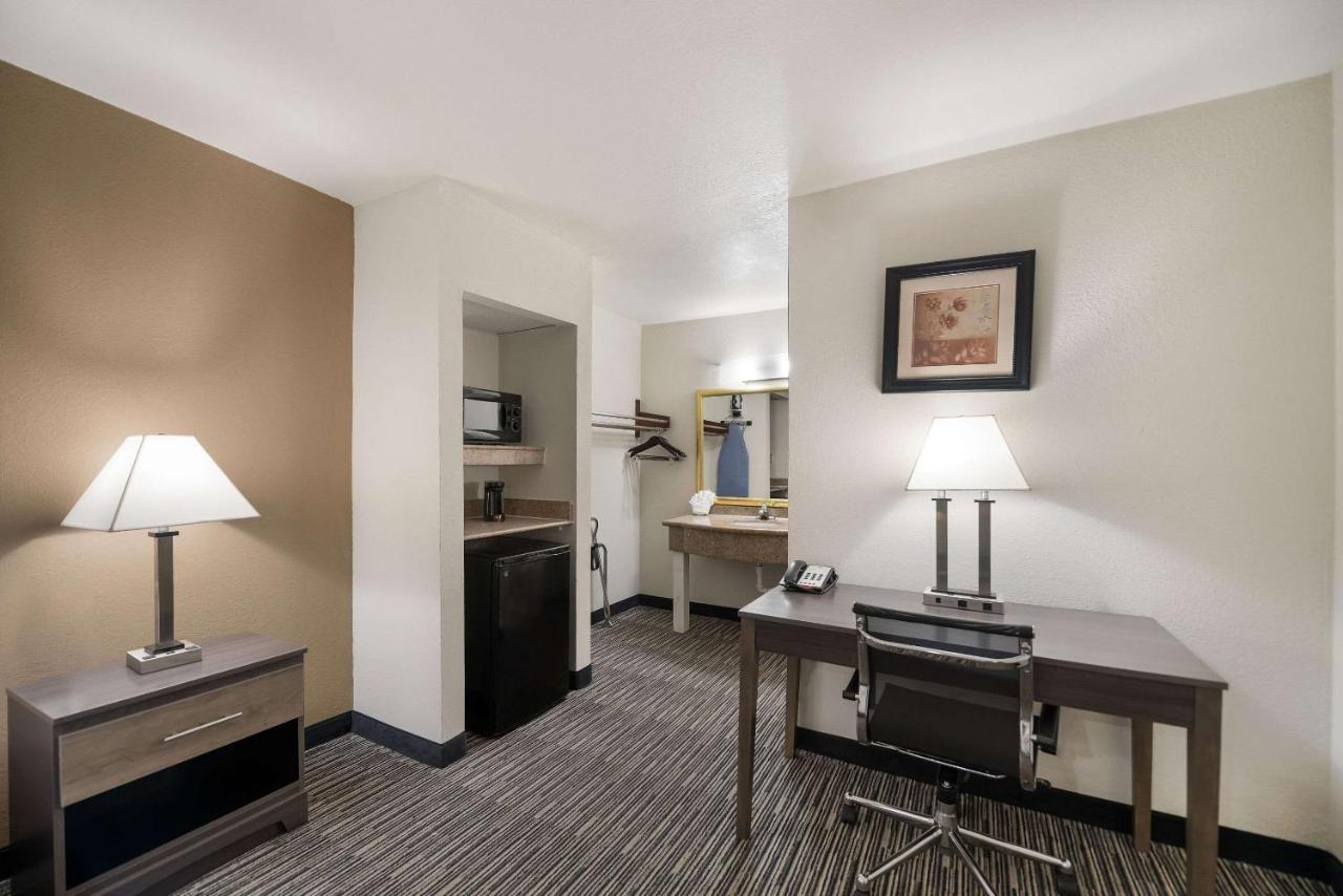 Quality Inn & Suites Лафкин Экстерьер фото