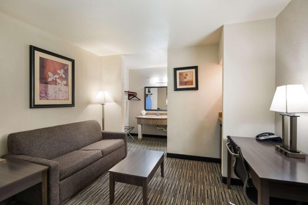 Quality Inn & Suites Лафкин Экстерьер фото