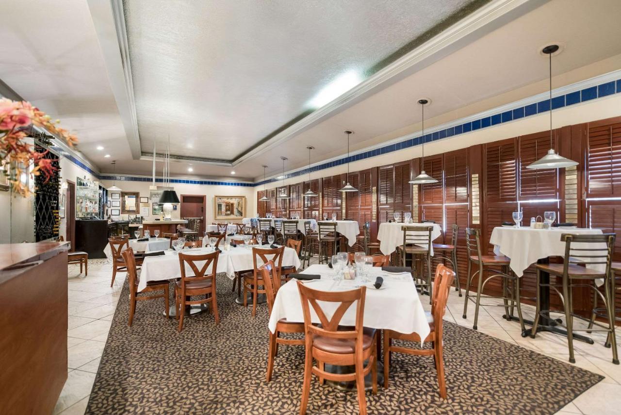 Quality Inn & Suites Лафкин Экстерьер фото
