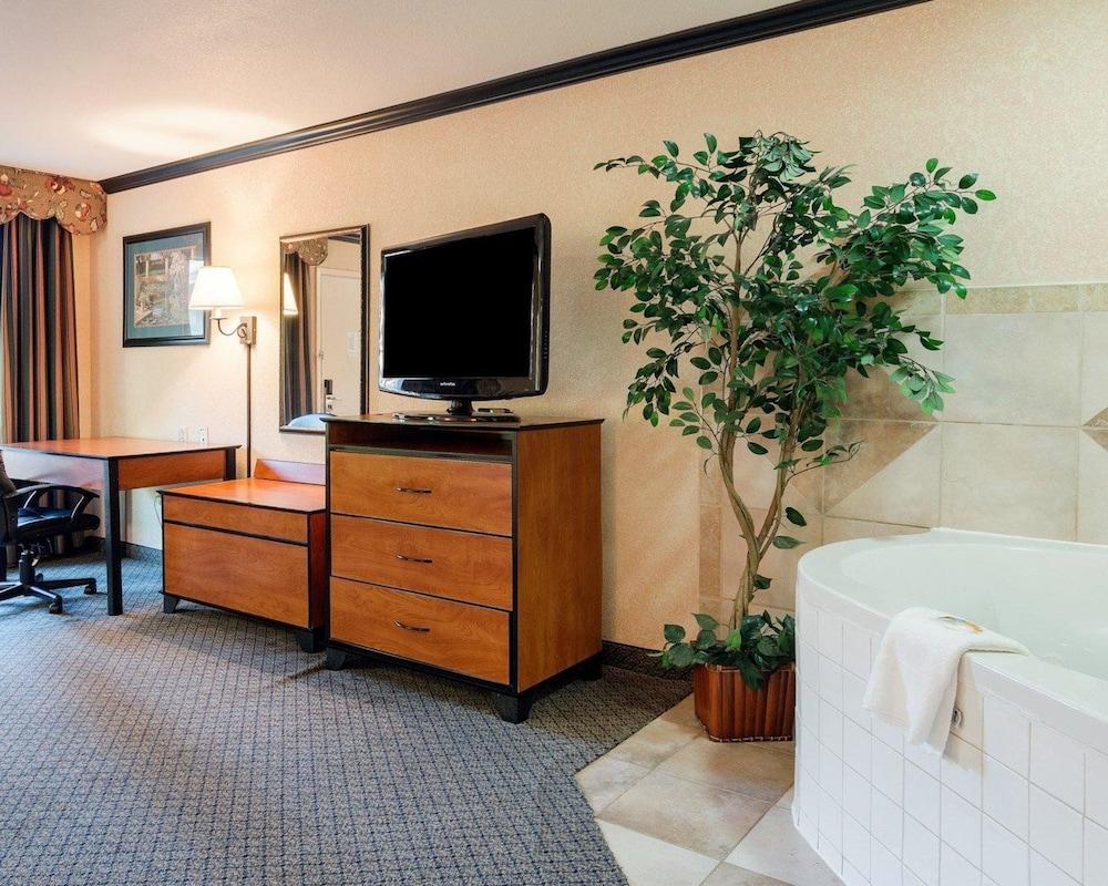 Quality Inn & Suites Лафкин Экстерьер фото