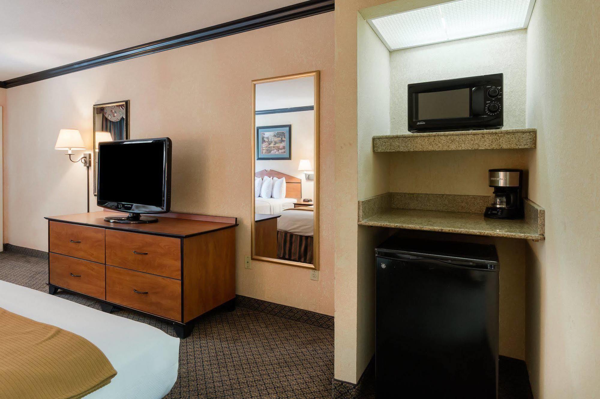 Quality Inn & Suites Лафкин Экстерьер фото