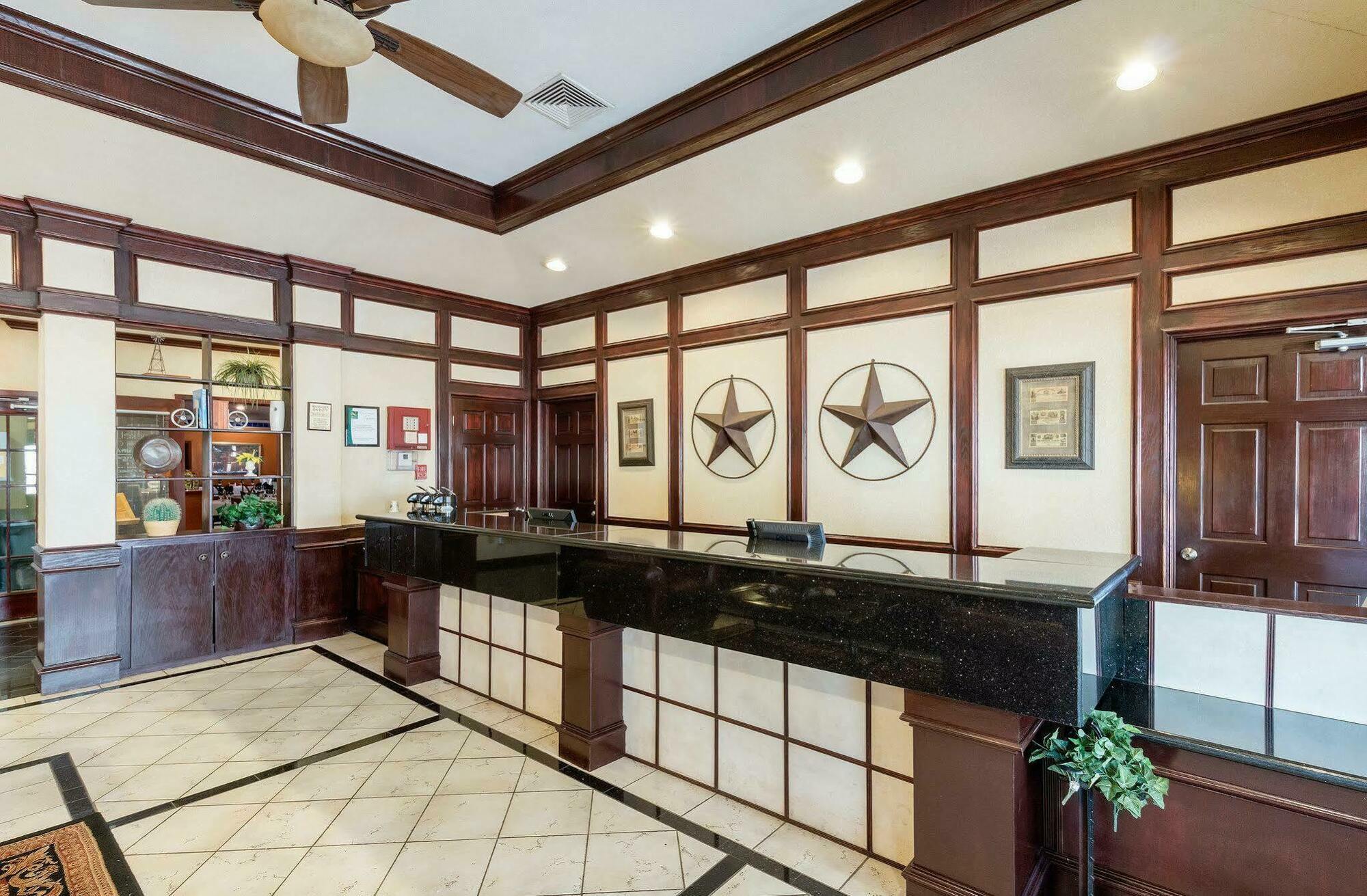 Quality Inn & Suites Лафкин Экстерьер фото
