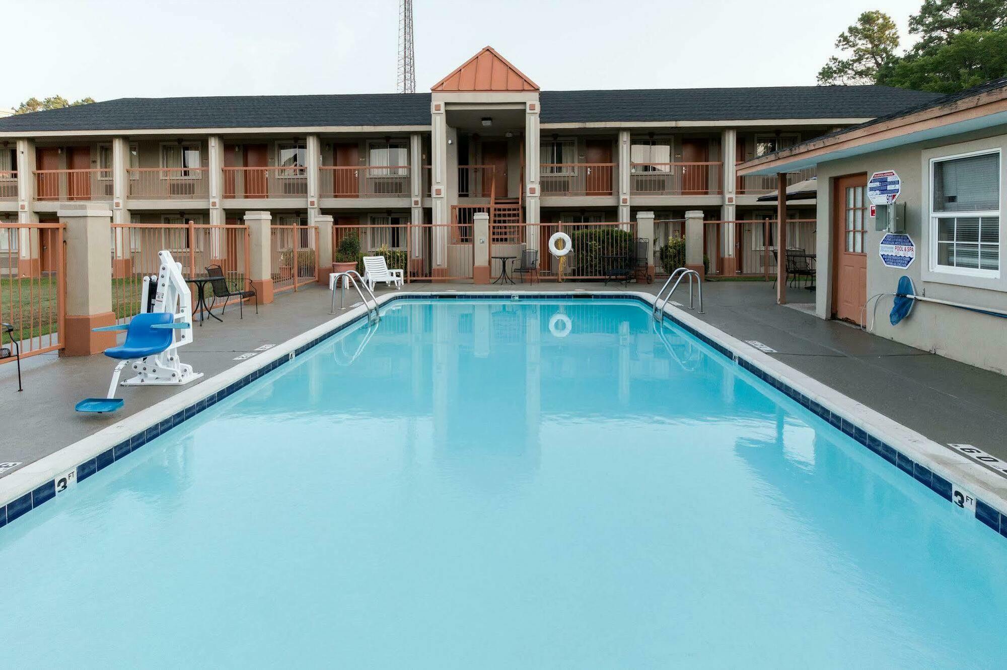 Quality Inn & Suites Лафкин Экстерьер фото